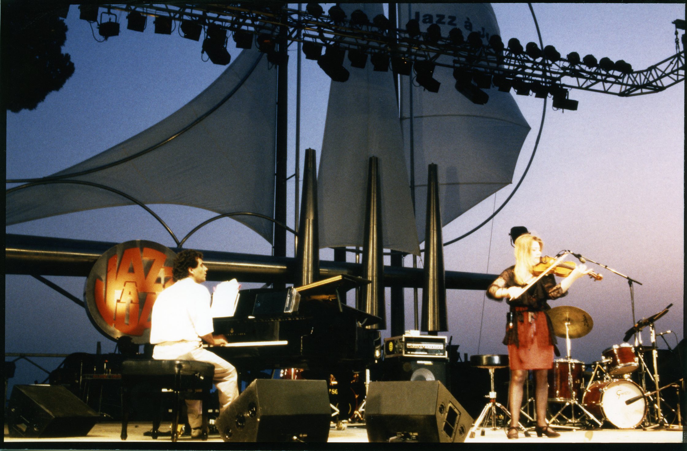 Avec Jeff Johsnton. Festival international d'Antibes Juan les Pins, France